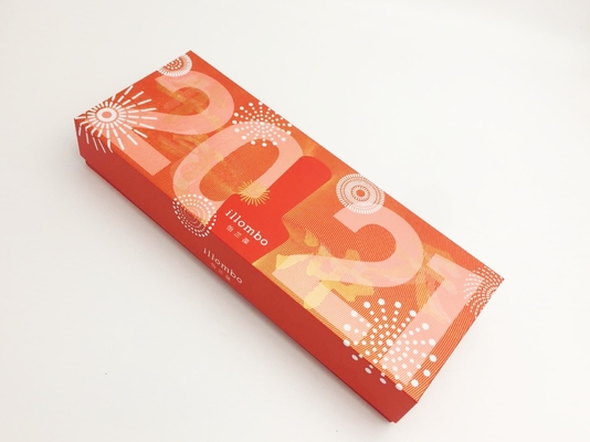 El grueso doble aumenta la firmeza conveniente para las cajas de regalo del boutique, tales como cajas de regalo de la ropa, de la joyería o de la comida