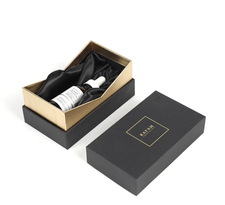 Botella de aceite esencial cosmética de la caja de PaperLuxury del perfume negro de la cartulina