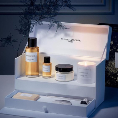 Buen precio Regalo cosmético reciclado papel rosado de lujo de encargo de los productos del skincare del perfume del logotipo de la impresión que empaqueta la caja de aceite esencial en línea